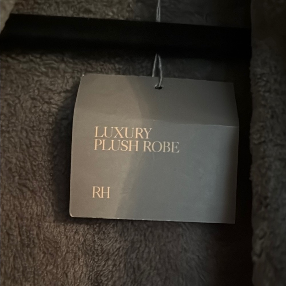 RH Plush Gray Robe new - Picture 8 of 8